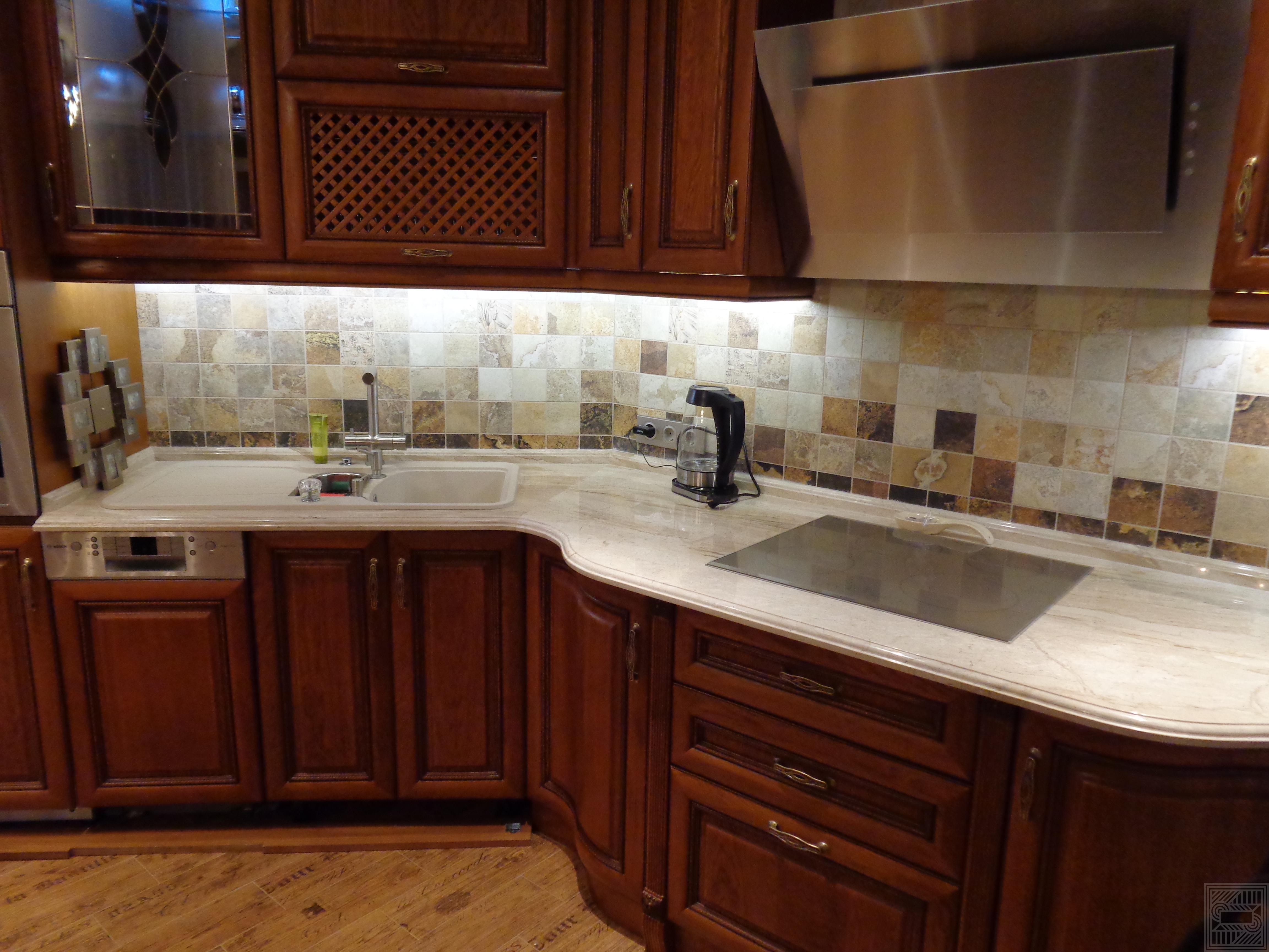 Кухонная мраморная столешница Daino с плинтусом worktop-marble-ru - Stoleshnitsa i plintus iz mramora Daino 20 30 mm 1