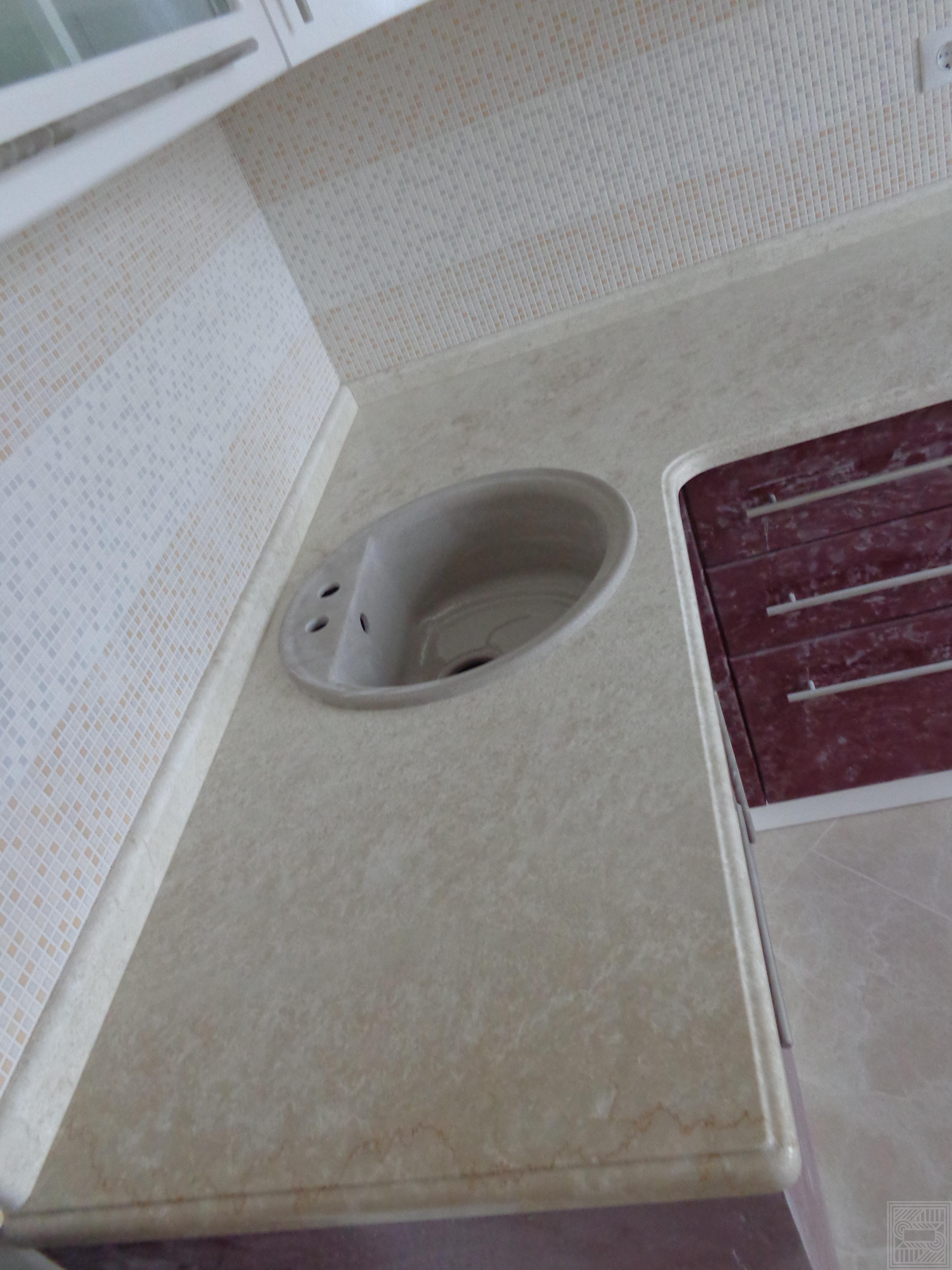 Мраморная столешница Botticino Fiorito 30 мм с плинтусом worktop-marble-ru - Stoleshnitsa iz mramora Botticino Fiorito 30 mm