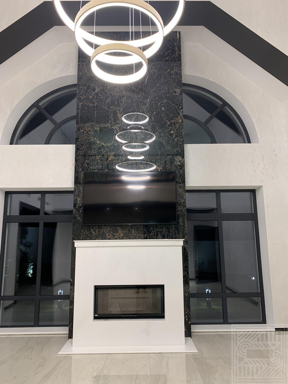 Камін з мармуру Nero Portoro та Thasoss fireplace-marble - Kamin Nero Portoro Tassos