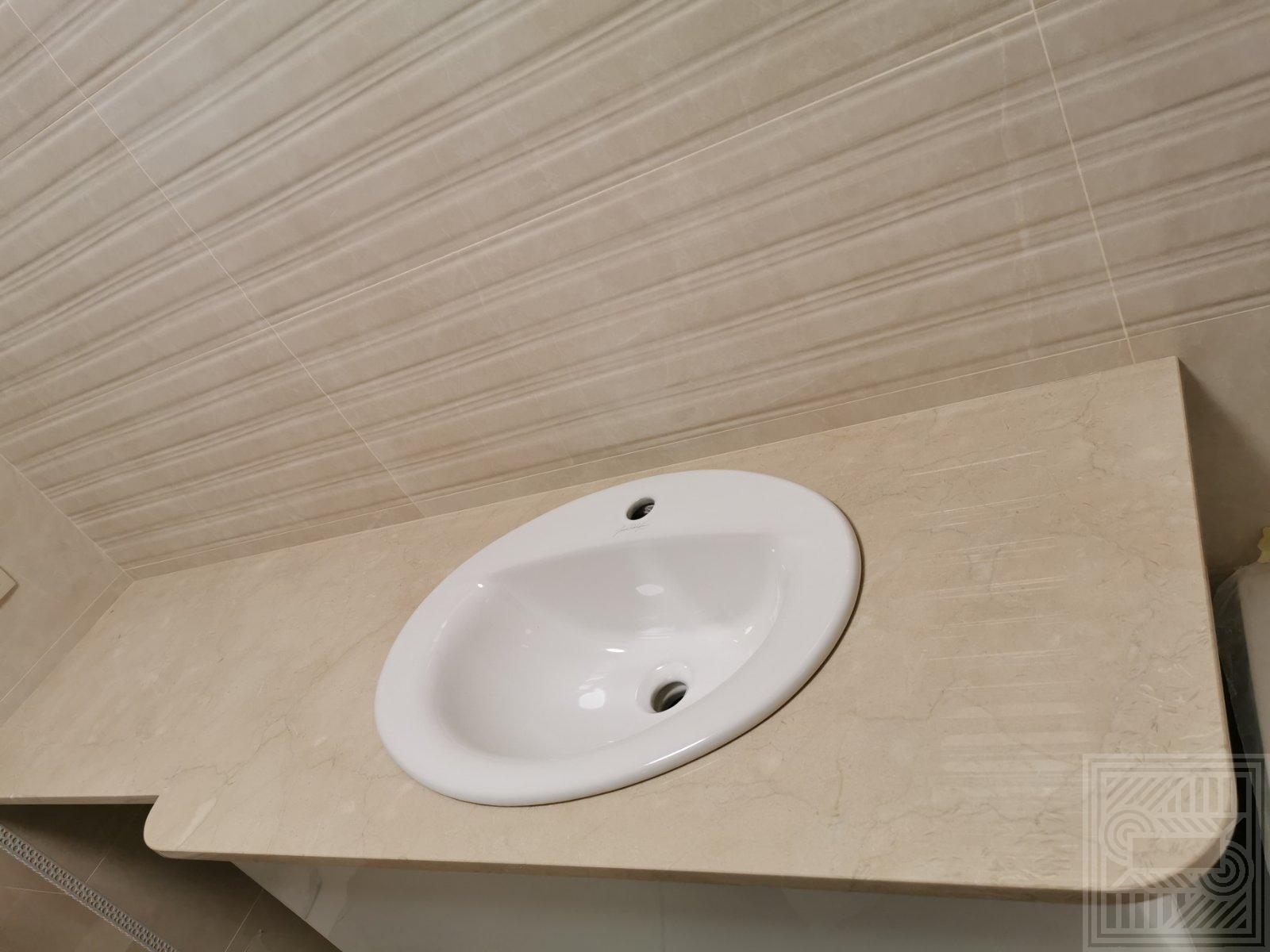 Мраморная столешница Crema Marfil для ванной комнаты worktop-marble-ru - Stoleshnitsa Crema Marfil 2