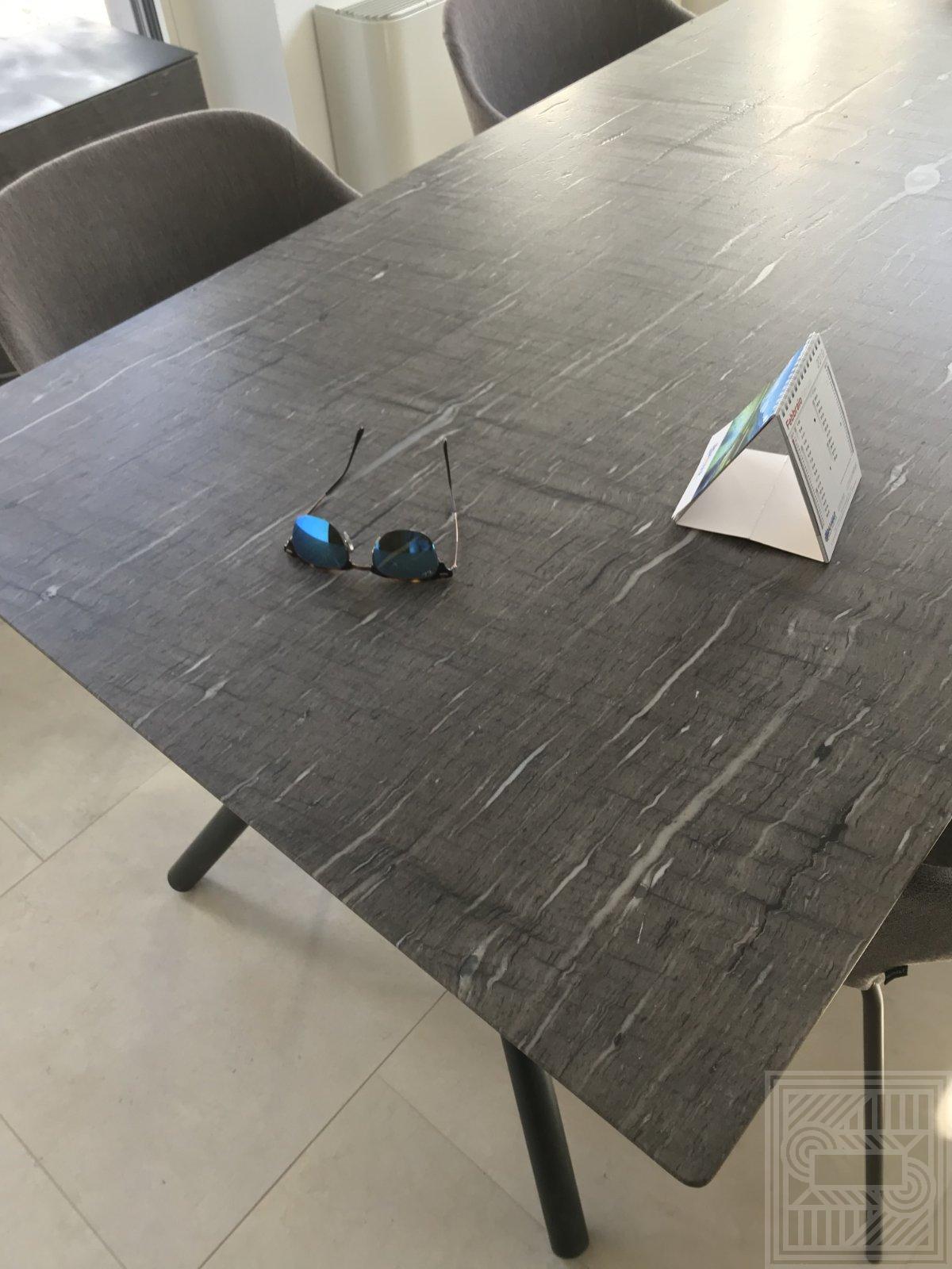 Стіл з природного кварциту Brown Silk desk - Stol iz Quartzsite Brown Silk