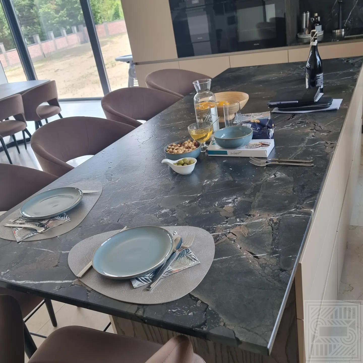 Стіл з Quarzite Infinity satinato desk, stoleshnitsy-iz-kvartsita - izobrazhenie viber 2023 06 26 13 50 28 483